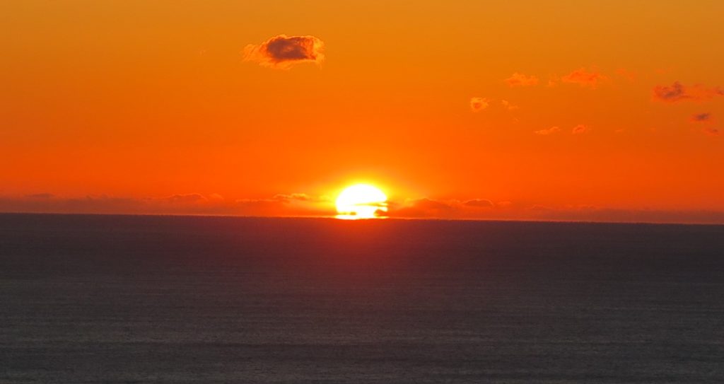 初日の出(院長撮影 2020.1.1)