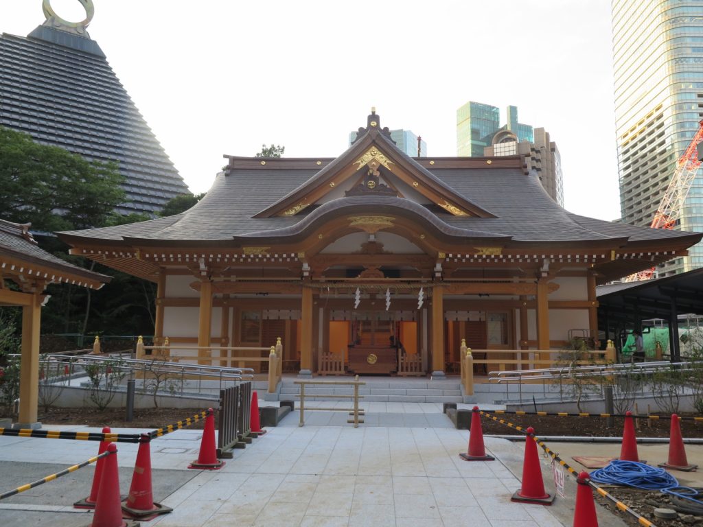 輝く御本殿